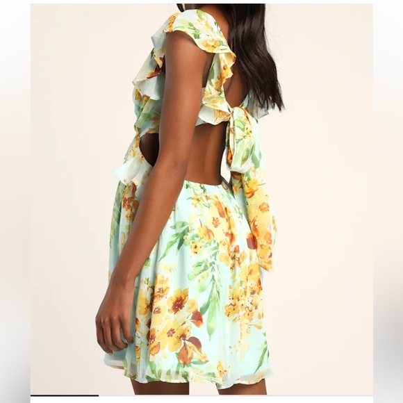 Floral mini dress with back cutout - Picture 6 of 6